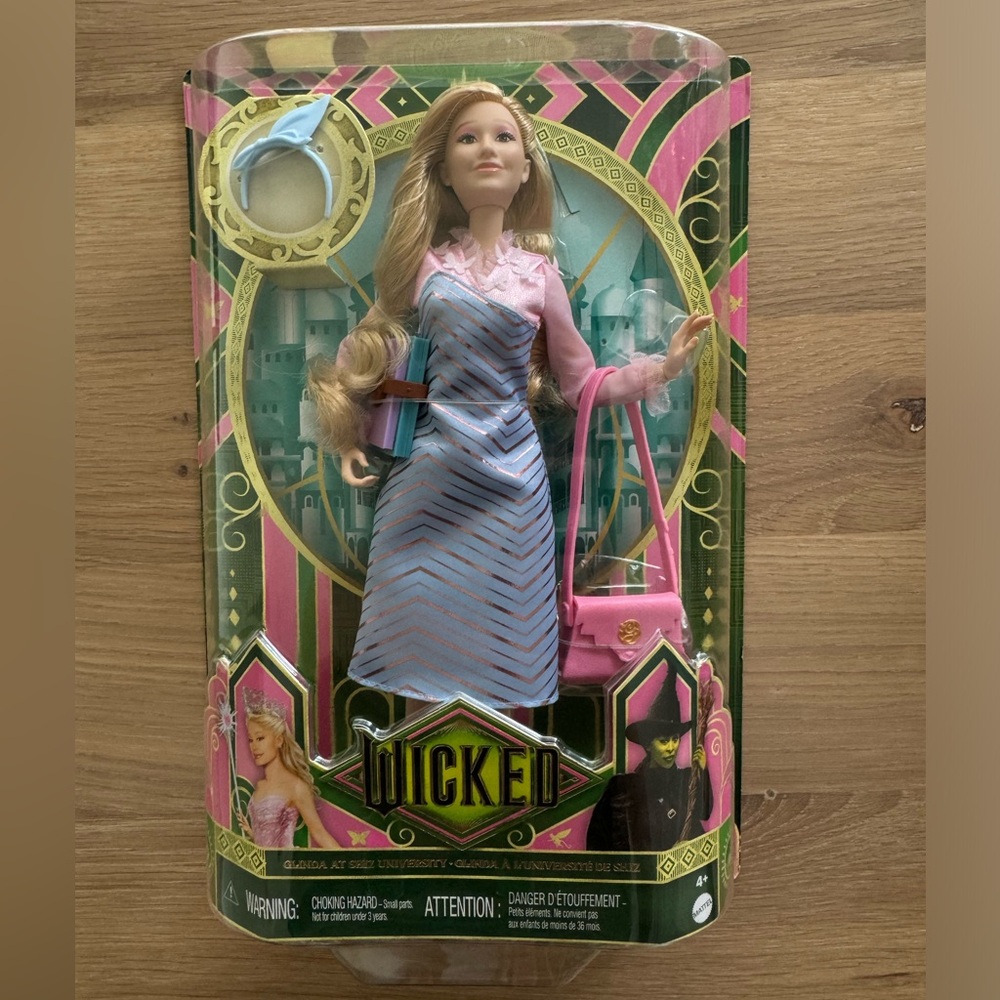 Glinda at Shiz